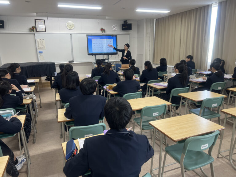 「未来への翼を広げて」～札幌市立栄中学校で職業講話を行いました～